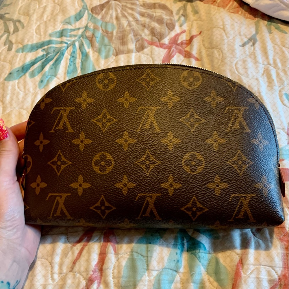Louis Vuitton Cosmetic Bag GM - Picture 3 of 16